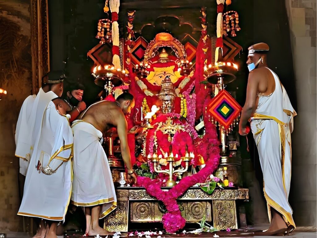 Mandaikadu Bhagavathi Amman Temple History - மண்டைக்காடு பகவதி அம்மன் கோயில் வரலாறு 3 mandaikadu bhagavathi amman temple history
